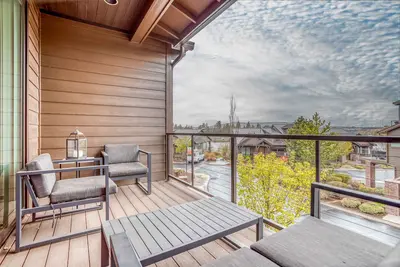 Image de Luxurious Townhome Steps from the Deschutes River with Riverviews, Deck & Bbq