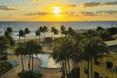 Image de Beach Vacation, Hollywood Beach, Miami, Florida\nOceanfront condo!