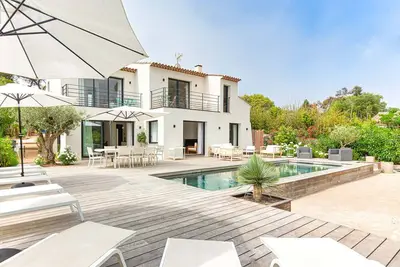 Image de Villa Parasol Résumé: