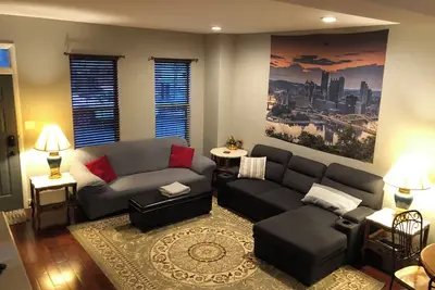 Image de Urban Retreat with Garage on Mt. Washington