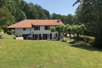 Image de Grande maison Pays Basque, calme et verdure
