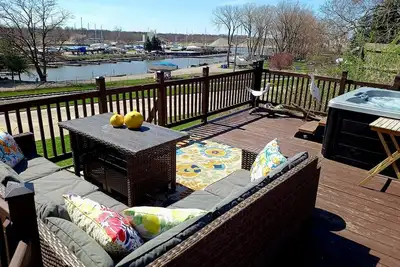 Image de The View! Hot Tub-Golf Cart-Beaches-Billiards-King-Cottage Retreat Full of Fun