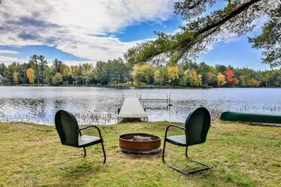 Image de Cozy Year Round Lakefront Cabin- Family & Dog friendly- Private Dock