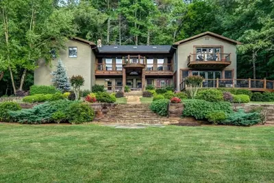 Image de Laughing Bear Lodge 10k sqft On Trout Stream