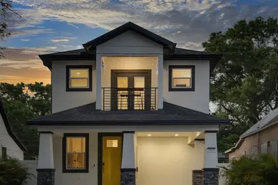Image de The Golden Cigar: Brand new 3/2. 5 West Tampa Gem!