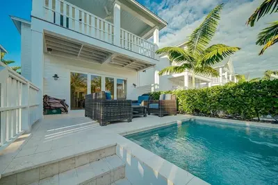 Image de Experience luxury at Heart of Morada, a 3-bedroom condo in beautiful Islamorada.