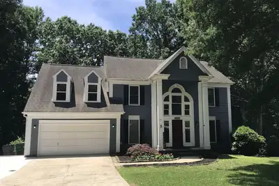 Image de Tranquil Escape In Charlotte ~ Home On Greenway