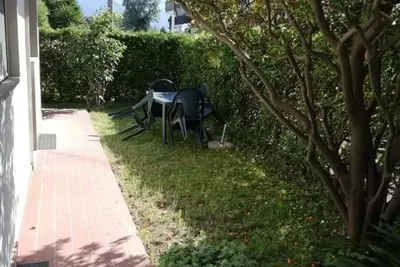Image de Apartment With Garden