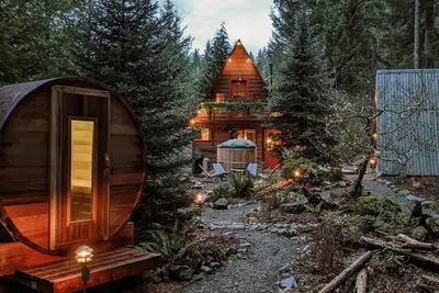 Image de Little Owl Cabin at Mt. Rainier - Pine Marten
