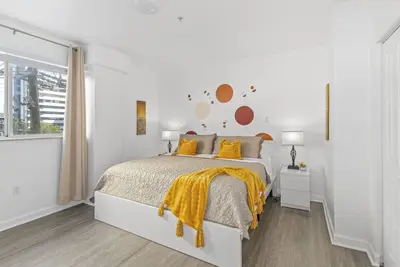 Cozy 3br/2ba  King Bed  Free Parking  Pet-Friendly