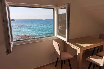 Image de Appartement de vacances en bord de mer avec une grande terrasse