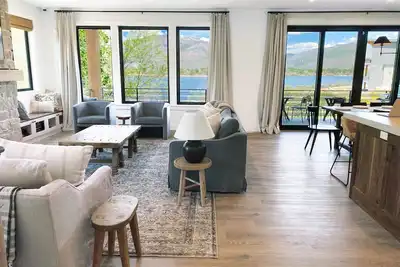 Image de Luxury Lake Front Ski Home 5 min from SnowBasin