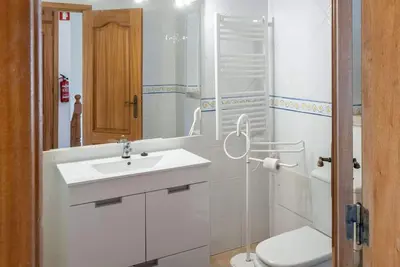 Image de Belle maison de vacances pour 6 personnes avec climatisation, Wifi, piscine, Tv, terrasse et parking