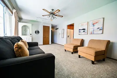 Image de The Belmont - 5 Min Ride to Campus, Large but Cozy