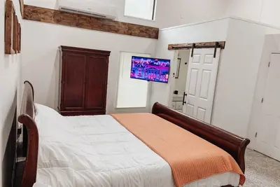 Image de 1920's Quaint Living. GatheringPlace/Expo/Tu/Downtown. 2 King Bds/Arcade games! !