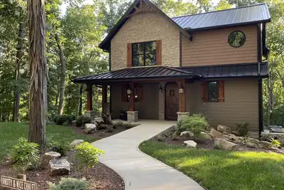 Image de Modern/rustic chalet nestled in the woods at Paradise Ranch & Retreat