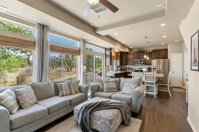 Image de Stylish 3 Bedroom Home with Rooftop Deck