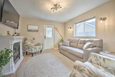 Image de Waterfront Syracuse Home w/ Patio & Fire Pit!