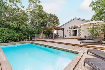 Image de Maison dans un domaine authentique, avec piscine privée