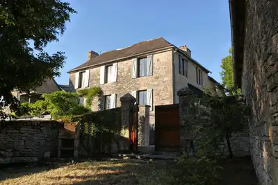 Image de Le gîte de la glycine, maison rénovée, terrasse avec vue magnifique, jardin clos