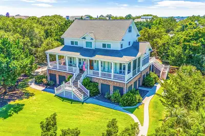 Image de Seawind Retreat Updated home in Debordieu steps from the beach access