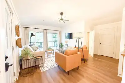 Image de The Crash Pad ~ Riverfront Retreat with Gameroom