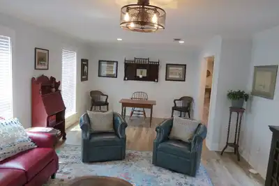 Image de Newly remodeled townhouse with easy access to quaint, downtown Salado.