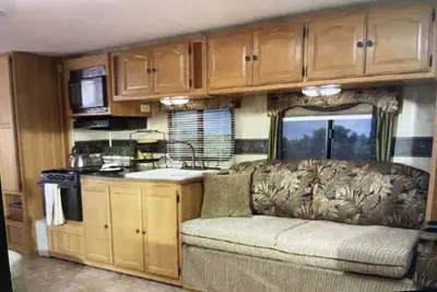 Image de Frontier days special, Rv camper sleeps 6