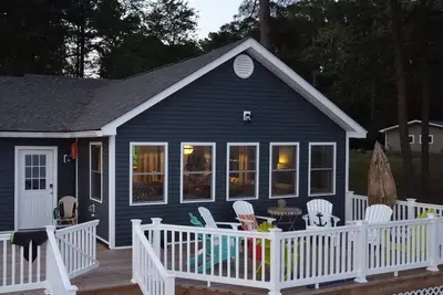 Image de Spectacular waterfront  property with breathtaking views of the Chesapeake Bay!