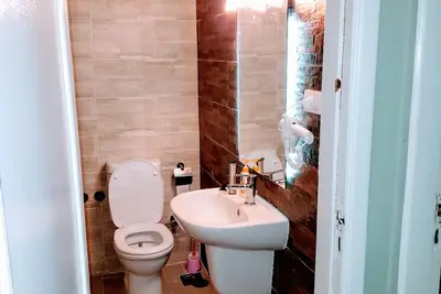 Image de Spacious, 3 bedrooms, apartment that can host six people. Close Nile river. . . .