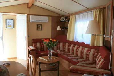 Image de A750 m de la plage sur petit camping privé