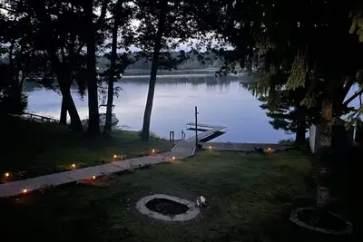Image de Lakefront Cottage with Amazing Views and Privacy!