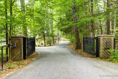 Image de Après Ski inspired home, bespoke pool & tennis court!