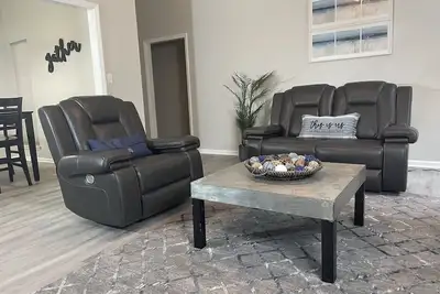 Image de Minutes from Uncc, this pristine, single-level home is perfect for family fun!