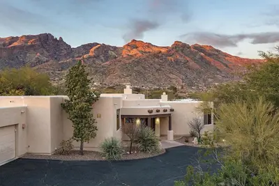 Image de Gather the family for the holidays! Luxury. Relaxation. Mountain Views. Pool.