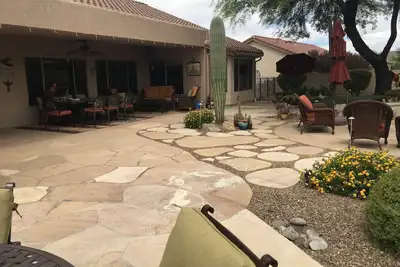 Image de Sophisticated house, gorgeous backyard, lovely views of mountains.