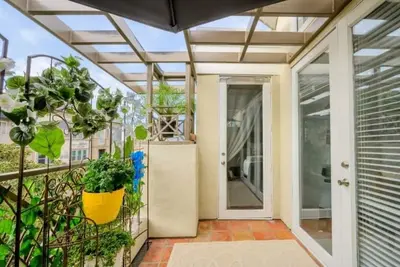 Image de Elegant Prestine New Remodel. Ideal for one Adult