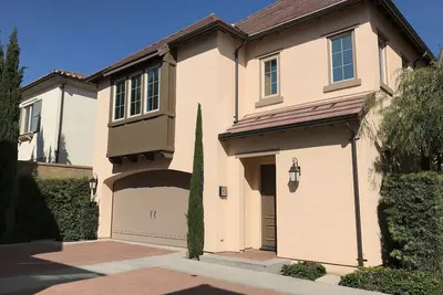 Image de Centrally Located in Irvine: 4 Bedrooms, Corporate Housing, Traveling Nurse.