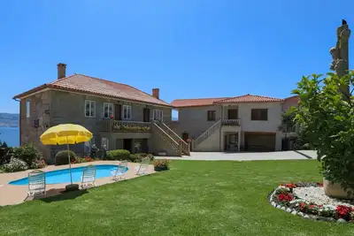 Image de Belle maison à Raxo avec WiFi