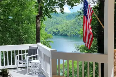 Image de Nantahala Lakeview, Wi-fi, Pet friendly*, firepit, pool table, hiking-boating