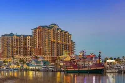 Image de Emerald Grande 🐠🐠Full 3br ⛱️⛱️ Beach Service Incl ⛵️⛵️ Ev Chargers 🦀Above Harborwalk