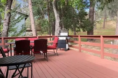 Image de A peaceful refuge w/WiFi, central Ac, deck & woods