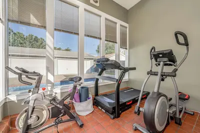 Image de Fenced Patio W/ Pool, Game Room, & Home Gym!