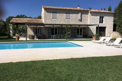 Image de Bastide en pierre super équipée avec vue panoramique 4chambres, 4 sdb 8 pers