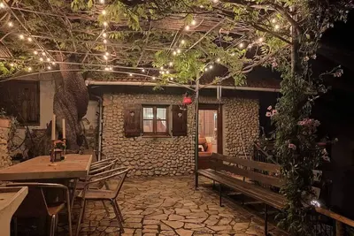 Image de Maison de campagne vue mer, avec piscine, nichée au milieu d'oliviers centenaire