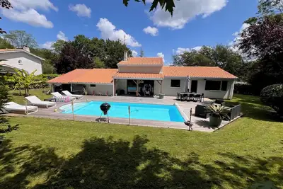 Image de Aux portes du Golf, Villa moderne avec piscine dans résidence privée