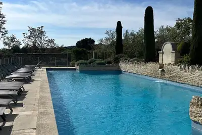 Image de Bastidon à Gordes avec piscine et terrasse