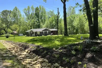 Image de Newly Renovated Secluded Farmhouse with Private Deck