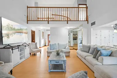 Image de 5700+ sqt home & a barn to celebrate your special milestones on 20-acre Orlando