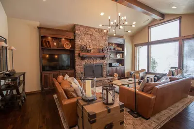 Image de Lakeside Family Stay with Firepit, Hot Tub & Bunks